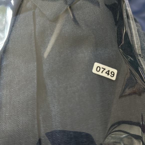 NWT C/MEO COLLECTIVE Chambray, button down blouse. Size: Small - Picture 10 of 10